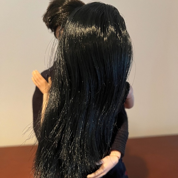 Barbie Doll 2009 Basics Collection 001, Model 05 - Picture 5 of 8